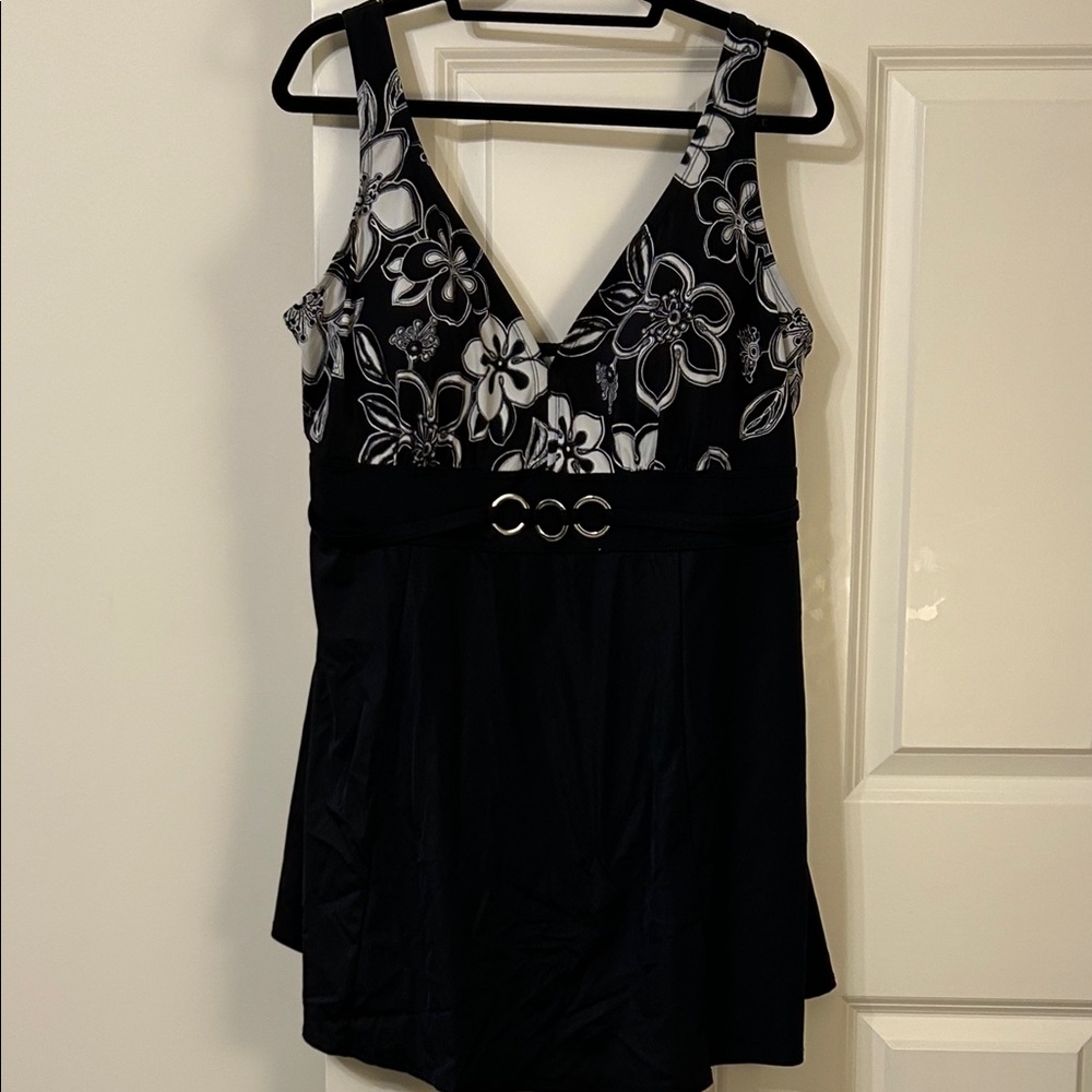 Elegant Floral Black and White Women's One Piece Swimsuit